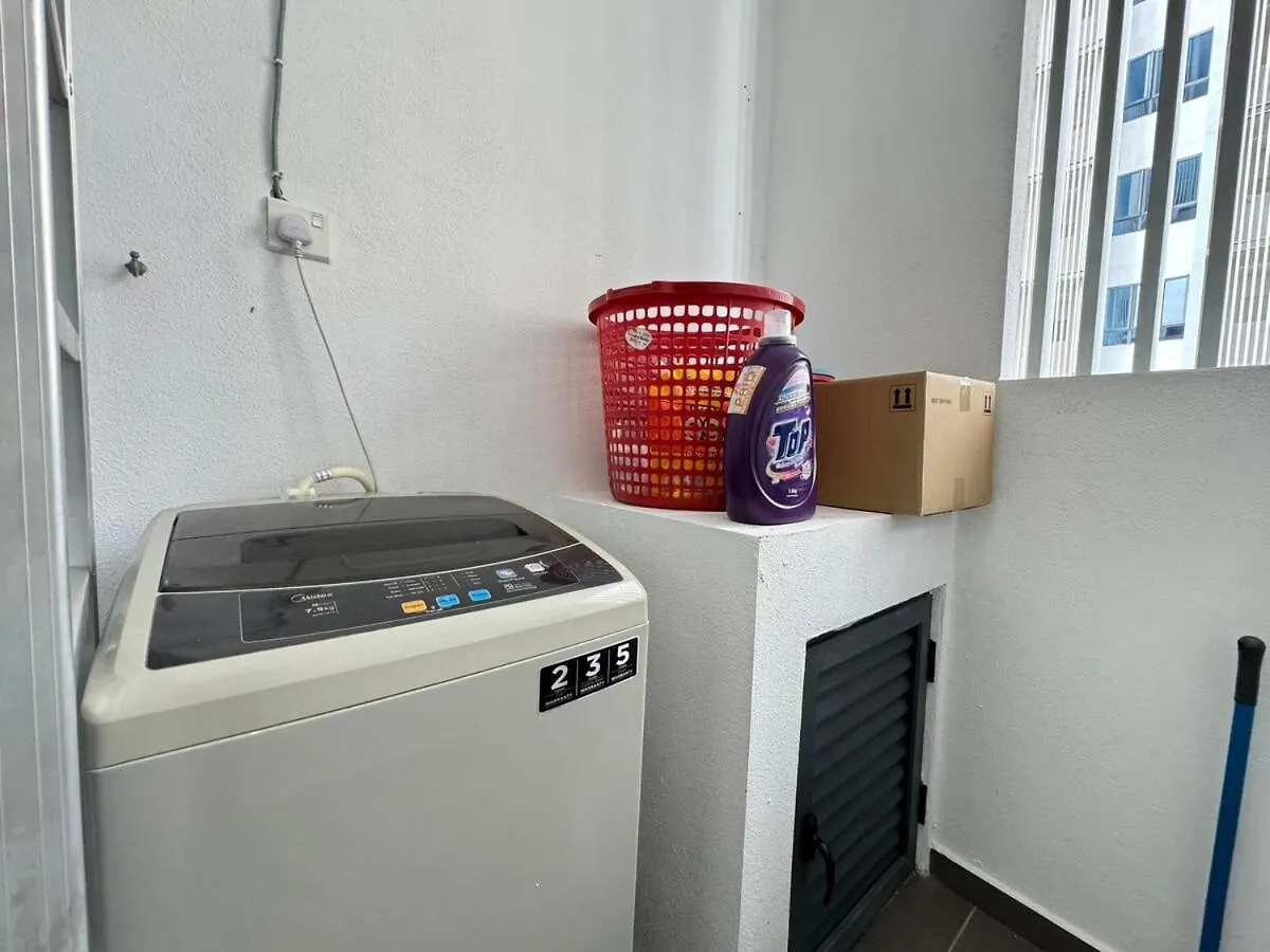 2R2B Atlantis L31 Melaka-5Pax Apartment 0*, Malacca